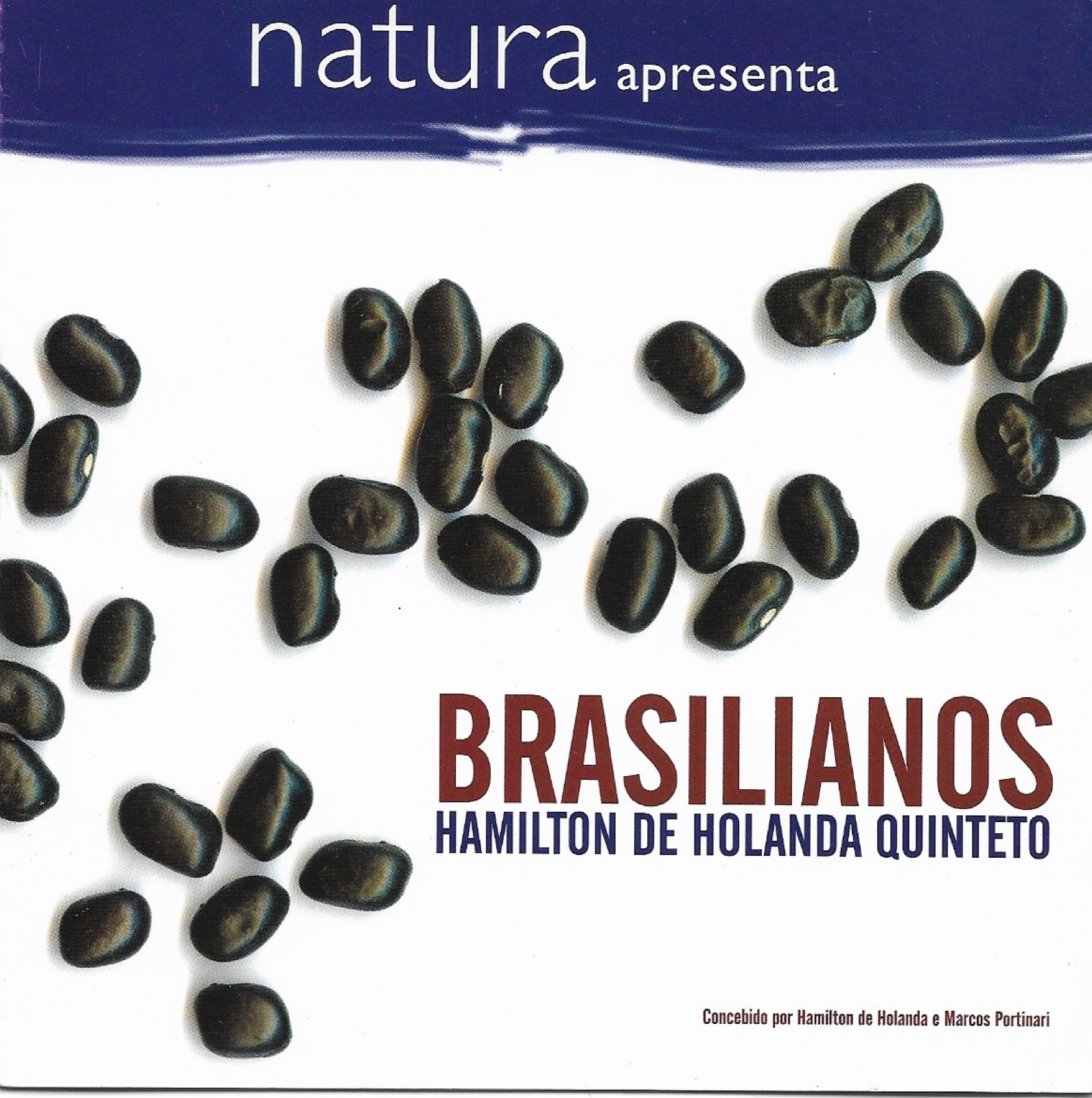 Capa do encarte do CD Brasilianos: feijões pretos sobre fundo branco, o título Brasilianos e Hamilton de Holanda Quinteto