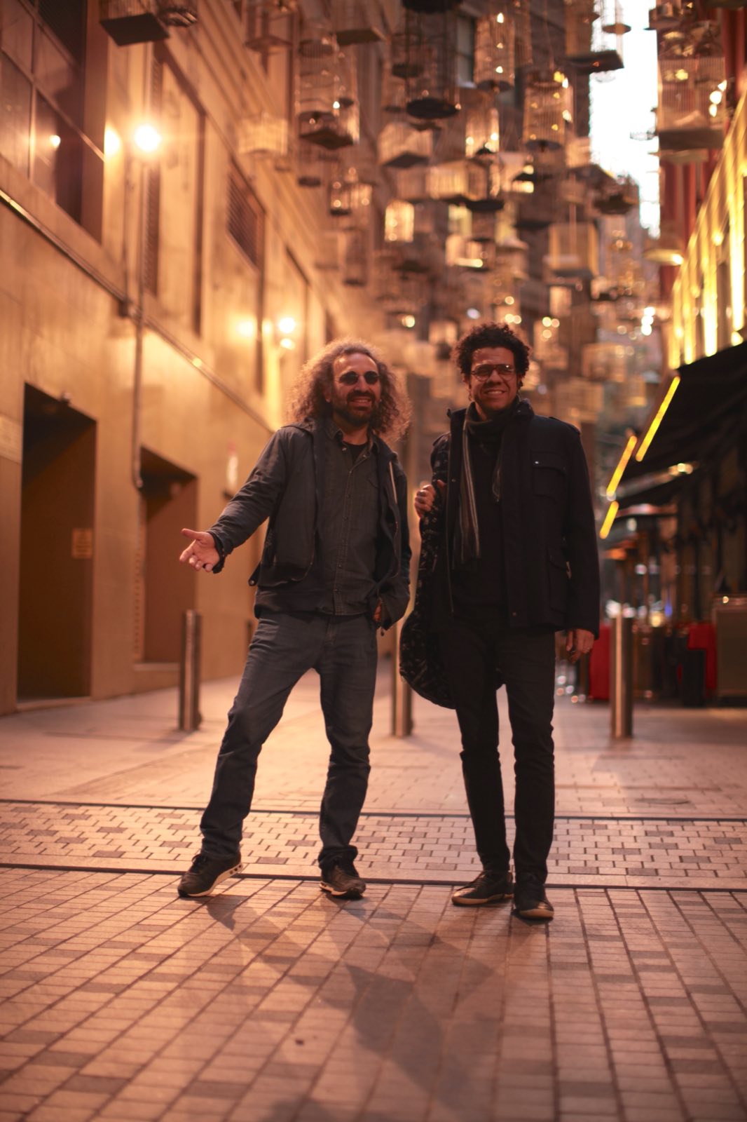 Hamilton de Holanda e Stefano Bollani numa rua da Austrália